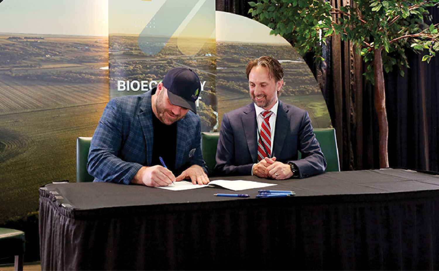 Kristjan Hebert and Chris Lane sign a Memorandum of Understanding between Economic Development Regina, the Hebert Group and the CBA.